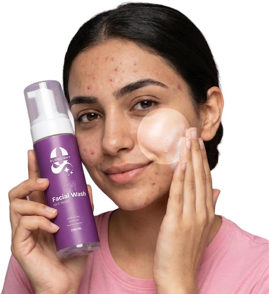 Glowlight Facial Wash for Clear and Radiant Skin, with Salicylic Acid, Niacinamide, Hyaluronic Acid, and Tea Tree Oil, for Oily, Dry, and Combination Skin, 200ml