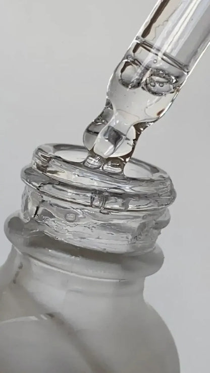 SHIMMERING DRY OIL WITH SILVER GLITTER